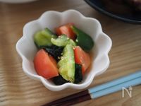 手軽に彩りを添えたいときに【トマトときゅうりのさっぱり和え】