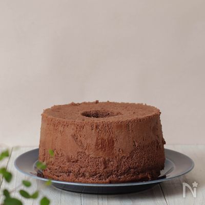 ノンオイルでも米粉でフワフワ♪ココアのシフォンケーキ