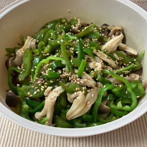 あすかの作ってみた!投稿(レンジで5分！【きのことピーマンのオイスターソース和え】)