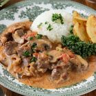 ビーフストロガノフの基本の作り方｜簡単に本格味！【定番レシピ】