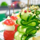 プチトマトサンタときゅうりのクリスマスツリー