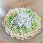 暑い日でも食べやすい！しらすとオクラの和えそうめん