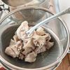 【混ぜるだけ◎濃厚スープ】冷しゃぶサラダのごまだれうどんの工程1