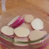 ほっこり♪さつまいもと鶏手羽先の煮物の工程1