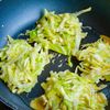 キャベツと卵と片栗粉だけでカリッときゃべつチヂミ風の工程2