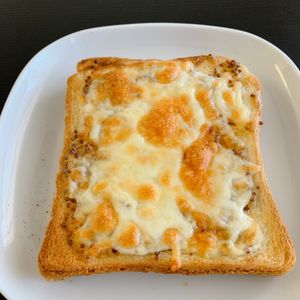 りんの作ってみた!投稿(【スパイシーチーズトースト】とろ〜りチーズと弾けるマスタード)