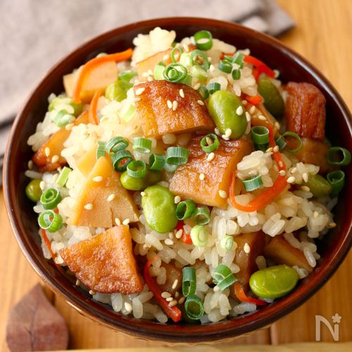 レンジで簡単!【さつま揚とたけのこの彩り混ぜご飯】
