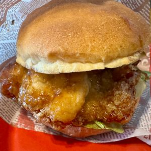 buffyの作ってみた!投稿(【タレチキレタスバーガー】甘辛ダレを絡めたパリパリチキンが!)
