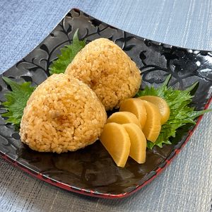 楽ラク手抜キッチン🐶🐾の作ってみた!投稿(間違いなく1番美味しい『おかかおにぎり』の作り方)