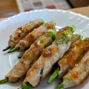 まゆのの作ってみた!投稿(オクラの肉巻き柚子胡椒わさびソース♩レンジで簡単！めちゃうま)