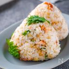 ザクっと天かす♡『鮭おにぎり』パリッとジュワッと絶品♪
