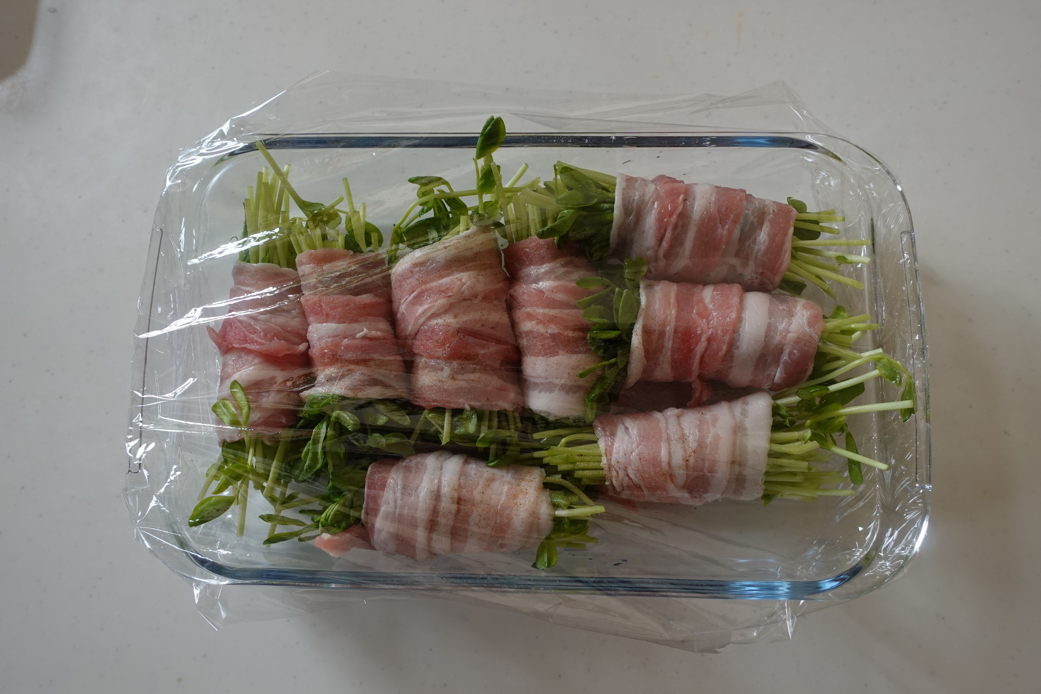 簡単♪豆苗の豚巻きレンジ蒸し～ポン酢だれ～】 | レシピサイトNadia