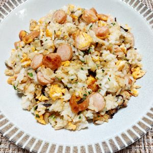 よっこの作ってみた!投稿(【塩こんぶバター炒飯】ウインナーと卵で絶品炒飯!味付け簡単♪)