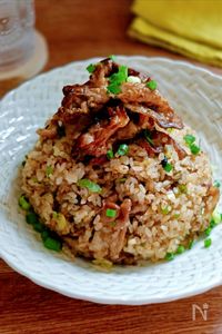 ガツンと旨い!ピリ辛にんにく豚チャーハン【本格パラパラ】