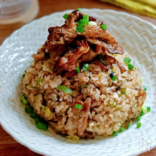ガツンと旨い!ピリ辛にんにく豚チャーハン【本格パラパラ】