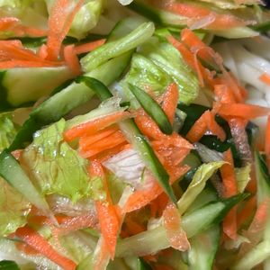 チョビの助の作ってみた!投稿(夏野菜たっぷり！簡単サラダうどん)