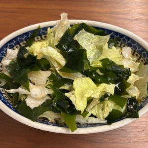 たかろの作ってみた!投稿(5分で完成！【わかめとレタスの胡麻ポン酢サラダ】)