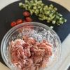 食感がやみつきに！【カリカリ豚ときゅうりの甘酢だれ】の工程1