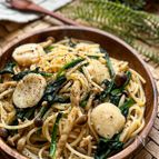 ほたてとほうれん草で《極旨♡ガリバタ醤油パスタ》
