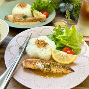 のりのり🐾🎀🤍の作ってみた!投稿(ワンパン10分！【鮭のハニーマスタードソテー】簡単お魚料理♩)