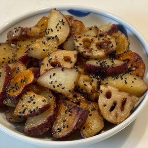 とーるじーじの作ってみた!投稿(【さつまいもと蓮根のごまみりん焼き】調味料2つ！秋おかず♡)