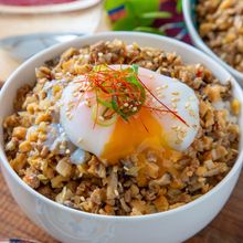 ガッツリでも罪悪感0！高野豆腐と椎茸の極旨中華ネギ肉そぼろ丼