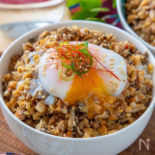 ガッツリでも罪悪感0！高野豆腐と椎茸の極旨中華ネギ肉そぼろ丼