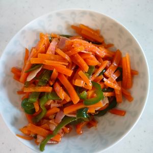 小野加代の作ってみた!投稿(【冷凍作り置き】レンジで簡単！美味すぎ！にんじんナポリタン)