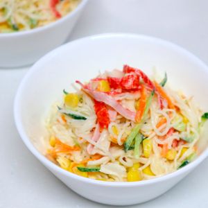 まゆの作ってみた!投稿(素麺がくっつきにくい裏ワザあり！「彩りそうめんサラダ」)