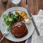 栁川かおりのレシピノート。 vol.12　肉汁あふれる、基本のハンバーグ。