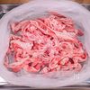 行列の定食屋さんの🍚あま～い牛肉の🤭💕すき焼き炒めの工程1