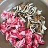 【牛肉と舞茸の甘辛炒め】パパッと簡単♪旨味たっぷり♡の工程1