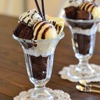 グルテンフリーココアパンケーキ入りアイスパフェ