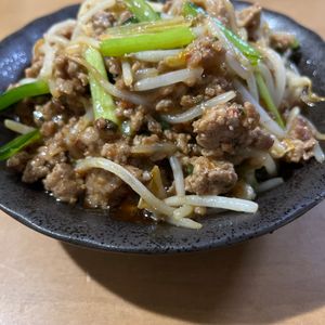 884052の作ってみた!投稿(行列の定食屋さんの🍚うま辛🤩ごま担々もやし肉野菜炒め定食)