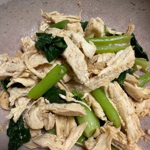 Marin🐶の作ってみた!投稿(『小松菜と茹で鶏のピリ辛中華和え』むね肉しっとり☆やみつき♪)