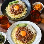 "たっぷりしいたけ"がうまみの秘訣！
ジャージャー麺