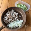 10分で完成！【濃厚肉味噌ジャージャーうどん】リピート確定♩の工程1
