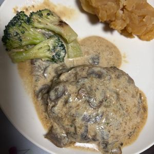 まさの作ってみた!投稿(うま味ジュワ〜♪クリームソース煮込みハンバーグ)