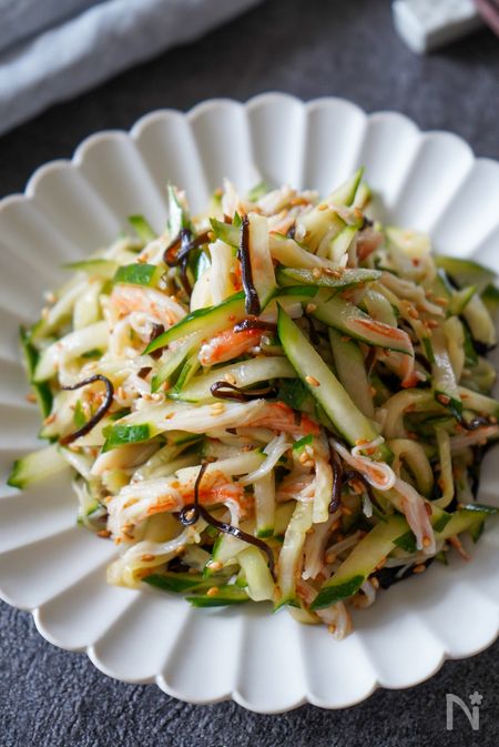 『胡瓜とカニカマの塩昆布和え』塩もみいらず♪3分で副菜完成！