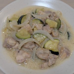 ともの作ってみた!投稿(ワンパン10分!【鶏むね肉ときのこのクリーム煮】牛乳で簡単♩)