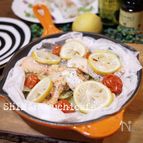 スキレットでサーモンとジャガイモのレモンオリーブのワイン蒸し