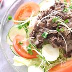 熱々ドレッシングで野菜がしんなり☆ホットビーフサラダ
