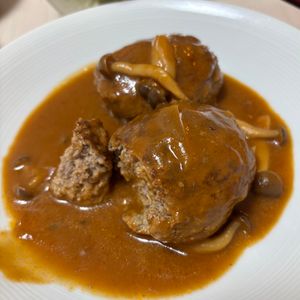 yuriの作ってみた!投稿(【こだわり煮込みハンバーグ】愛されおかず♡彼に作ってあげたい)
