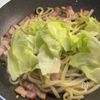 冷蔵庫の定番でパパッと♪【ベーコンとレタスの焼きうどん】の工程5