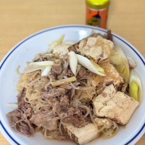 Tsuneaki Okadaの作ってみた!投稿(行列の定食屋さんの🍚あま～い牛肉の🤭💕すき焼き炒め)