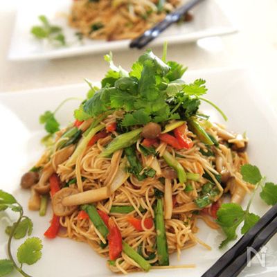 コク旨マンゴーピーナッツソースのアジア麺
