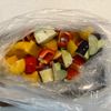 火を使わないでお手軽!夏野菜と鶏むね肉の焼きびたしの工程1