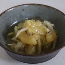 キウイとセロリのマリネ