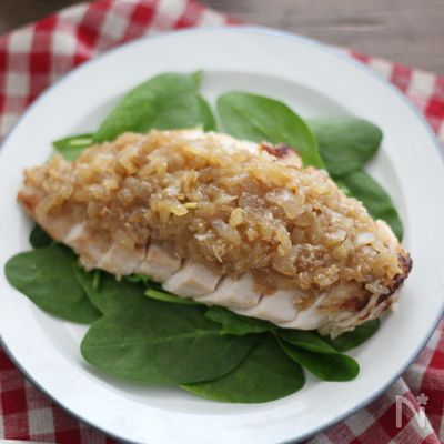 柔らか鶏むね肉のシャリアピンステーキ風。