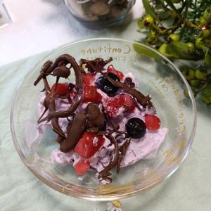 AKARI☆の作ってみた!投稿(ミックスベリーとチョコのヨーグルトアイス。)